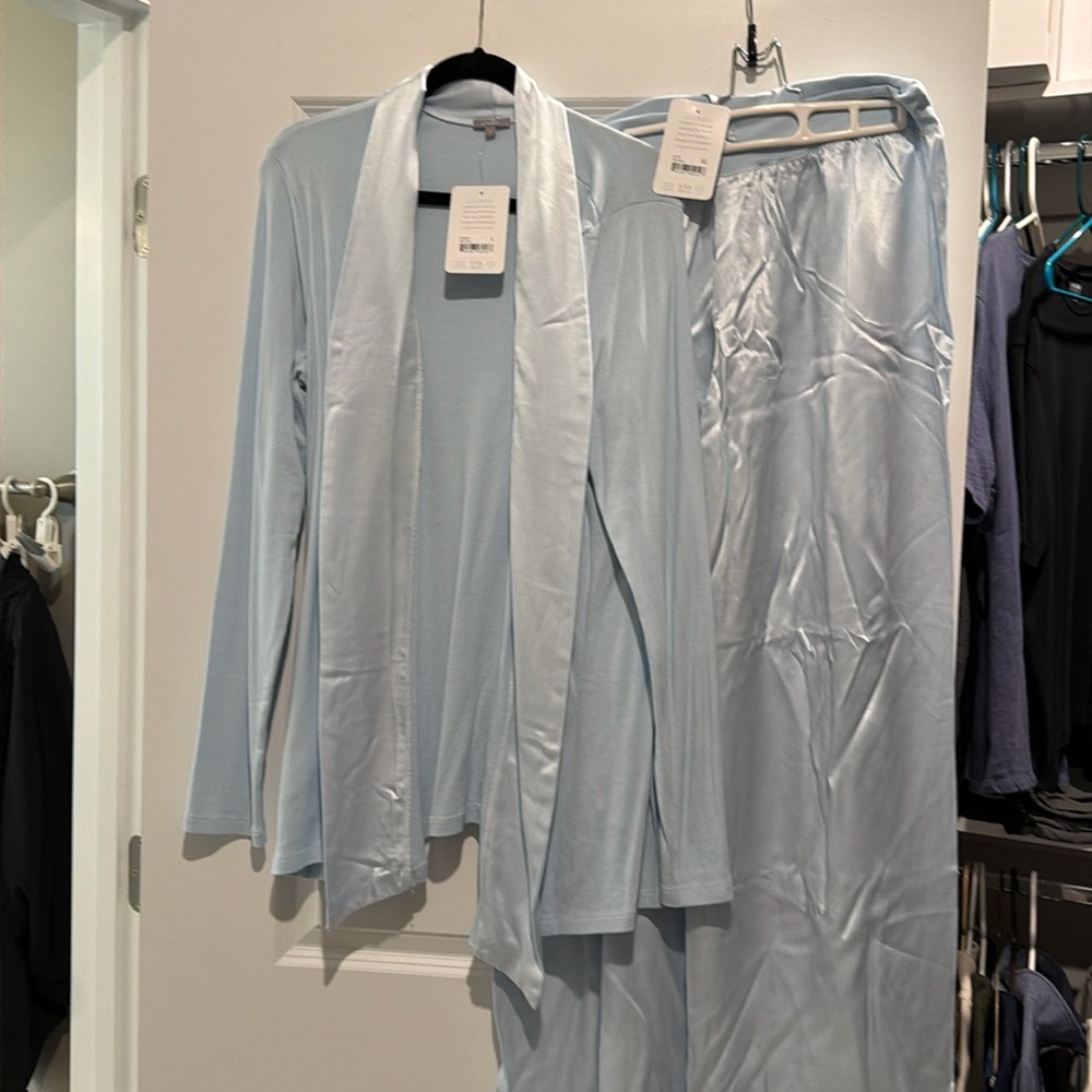 2 piece PJ Harlow “Jolie” pants and “Shelby” swing robe with pockets. Size XL.